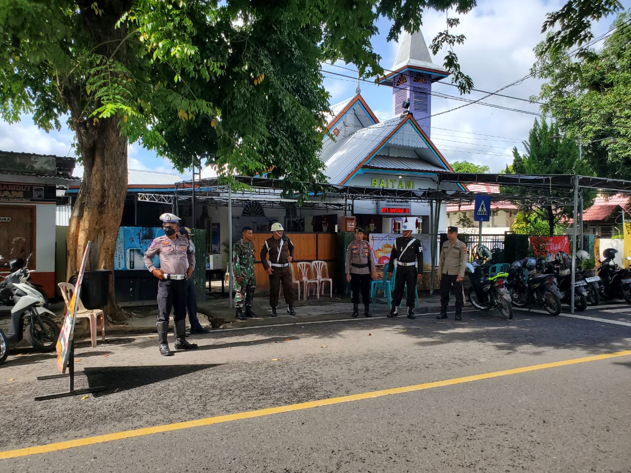 Jamin Rasa Aman, Personel Pos Pam Operasi Lilin Res Sumbawa Lakukan Patroli Wilayah Jamin Rasa Aman, Personel Pos Pam Operasi Lilin Res Sumbawa Lakukan Patroli Wilayah