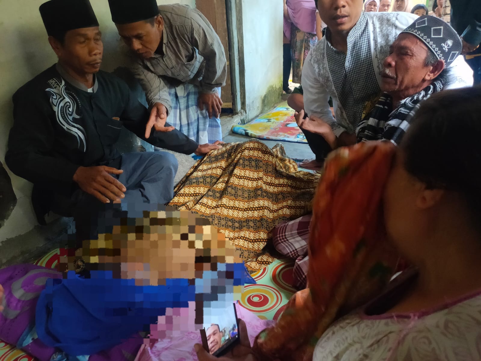 Sebelum Ditemukan Gantung Diri, Remaja ini Sempat Menghadiri Pernikahan Temannya Sebelum Ditemukan Gantung Diri, Remaja ini Sempat Menghadiri Pernikahan Temannya