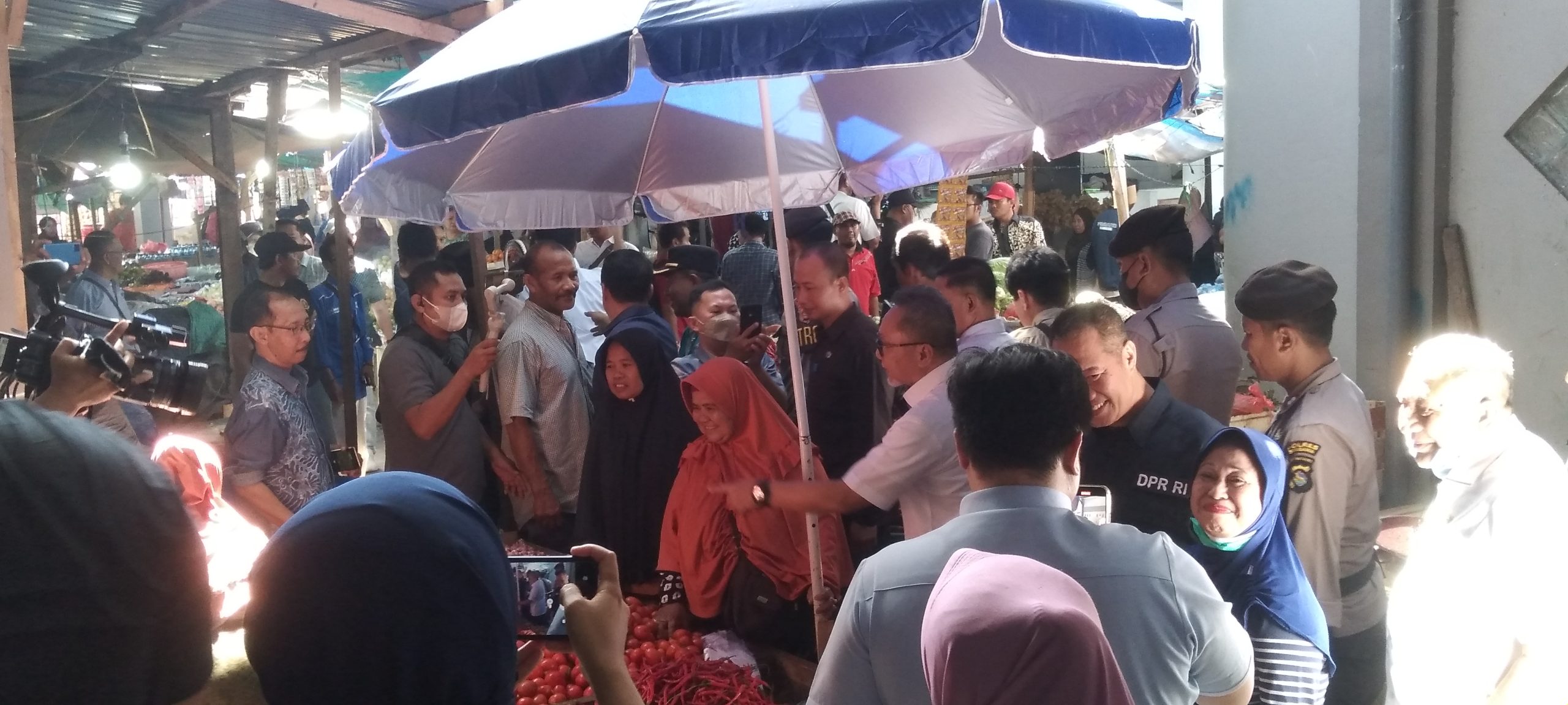 Mendag Blusukan di Pasar Seketeng, Pedagang Keluhkan Lonjakan Harga Bawang Putih