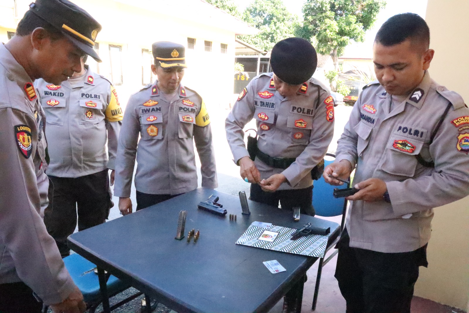 Cegah Penyalahgunaan Senpi Personel, Wakapolres Sumbawa Lakukan Pemeriksaan Cegah Penyalahgunaan Senpi Personel, Wakapolres Sumbawa Lakukan Pemeriksaan