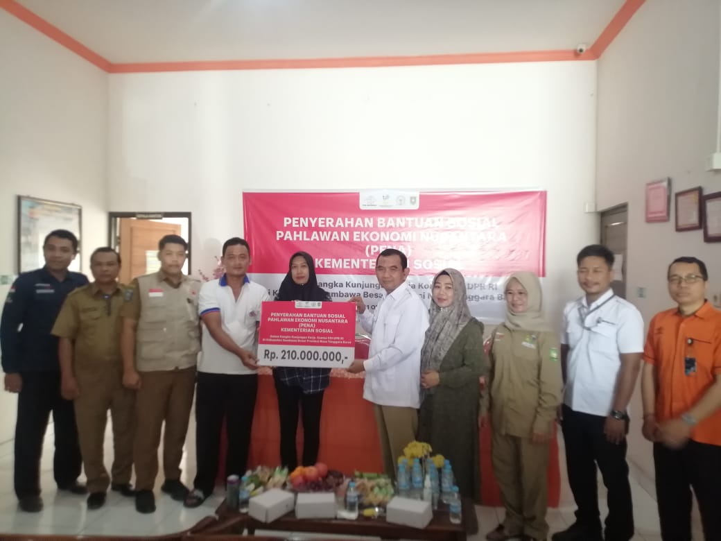 Waka Ansori Salurkan Ratusan Juta Bansos PENA Waka Ansori Salurkan Ratusan Juta Bansos PENA