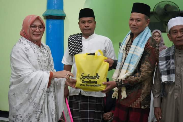 Pemda Kucurkan Miliaran Rupiah untuk Kecamatan Labuhan Badas Pemda Kucurkan Miliaran Rupiah untuk Kecamatan Labuhan Badas