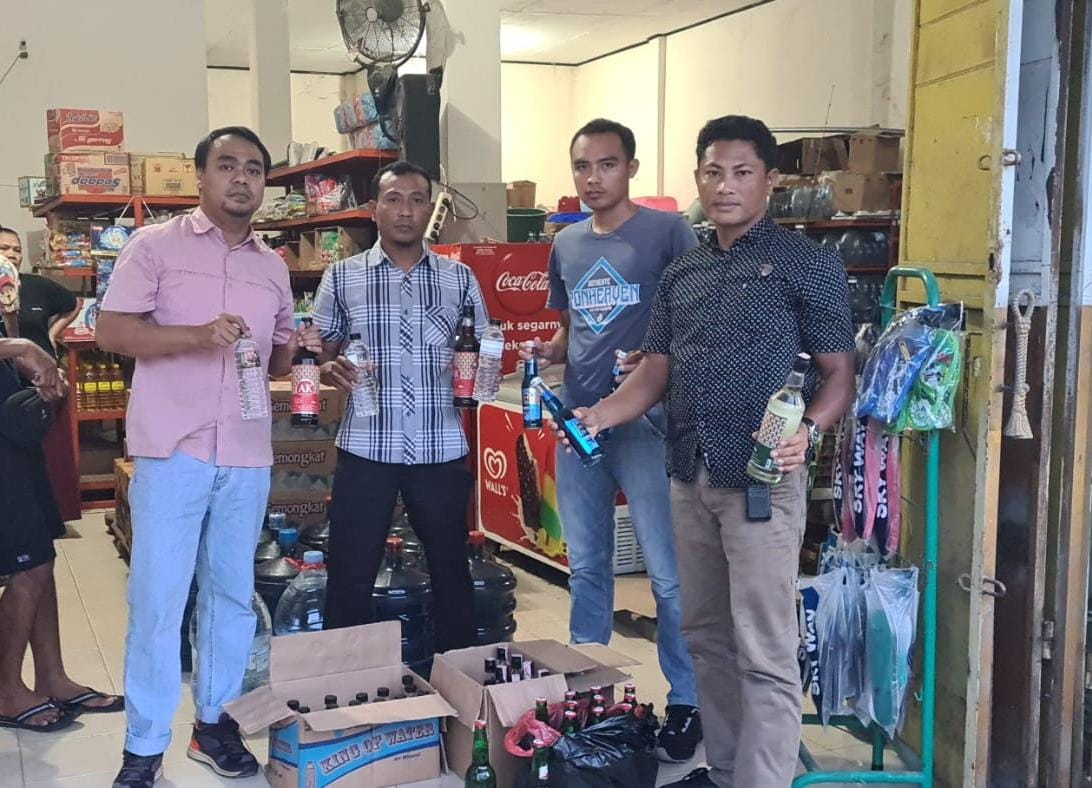 Cipta Kondisi Jelang Malam Takbiran, Polres Sumbawa Amankan Ratusan Botol Miras Cipta Kondisi Jelang Malam Takbiran, Polres Sumbawa Amankan Ratusan Botol Miras