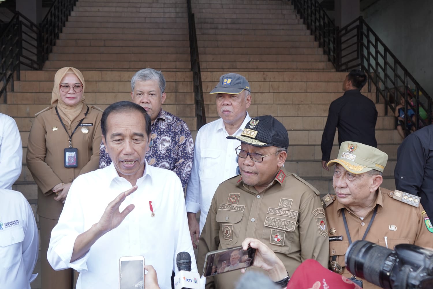 Pemda Sampaikan Kondisi Pasar Seketeng kepada Presiden Pemda Sampaikan Kondisi Pasar Seketeng kepada Presiden