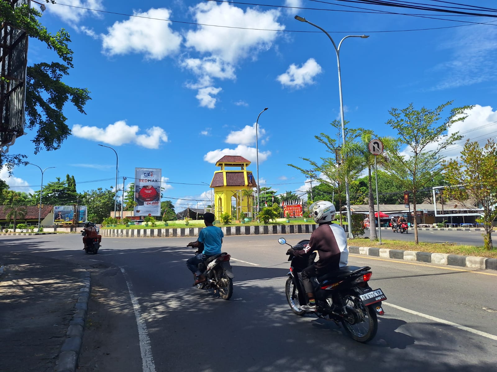 Penjelasan Pemda Sumbawa soal Pembanguna Tugu Bale Jam Simpang Sernu Penjelasan Pemda Sumbawa soal Pembanguna Tugu Bale Jam Simpang Sernu