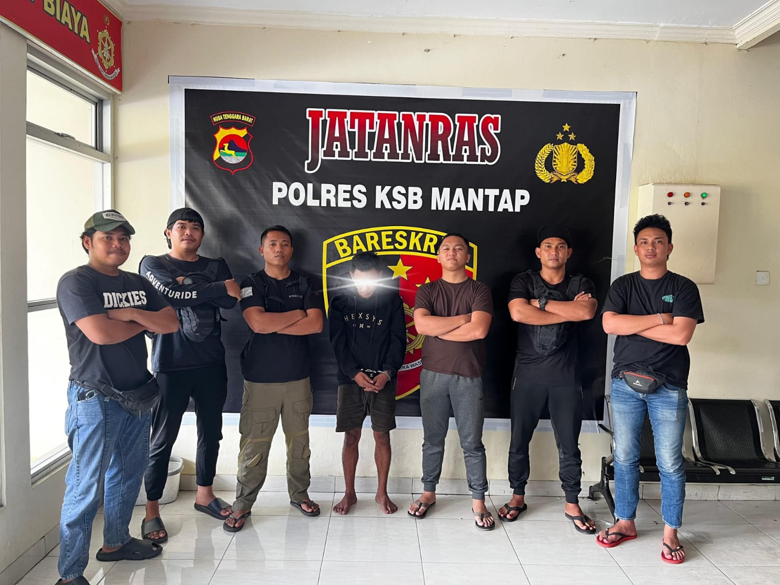 Spesialis Pencuri HP di Maluk Akhirnya Tertangkap Spesialis Pencuri HP di Maluk Akhirnya Tertangkap