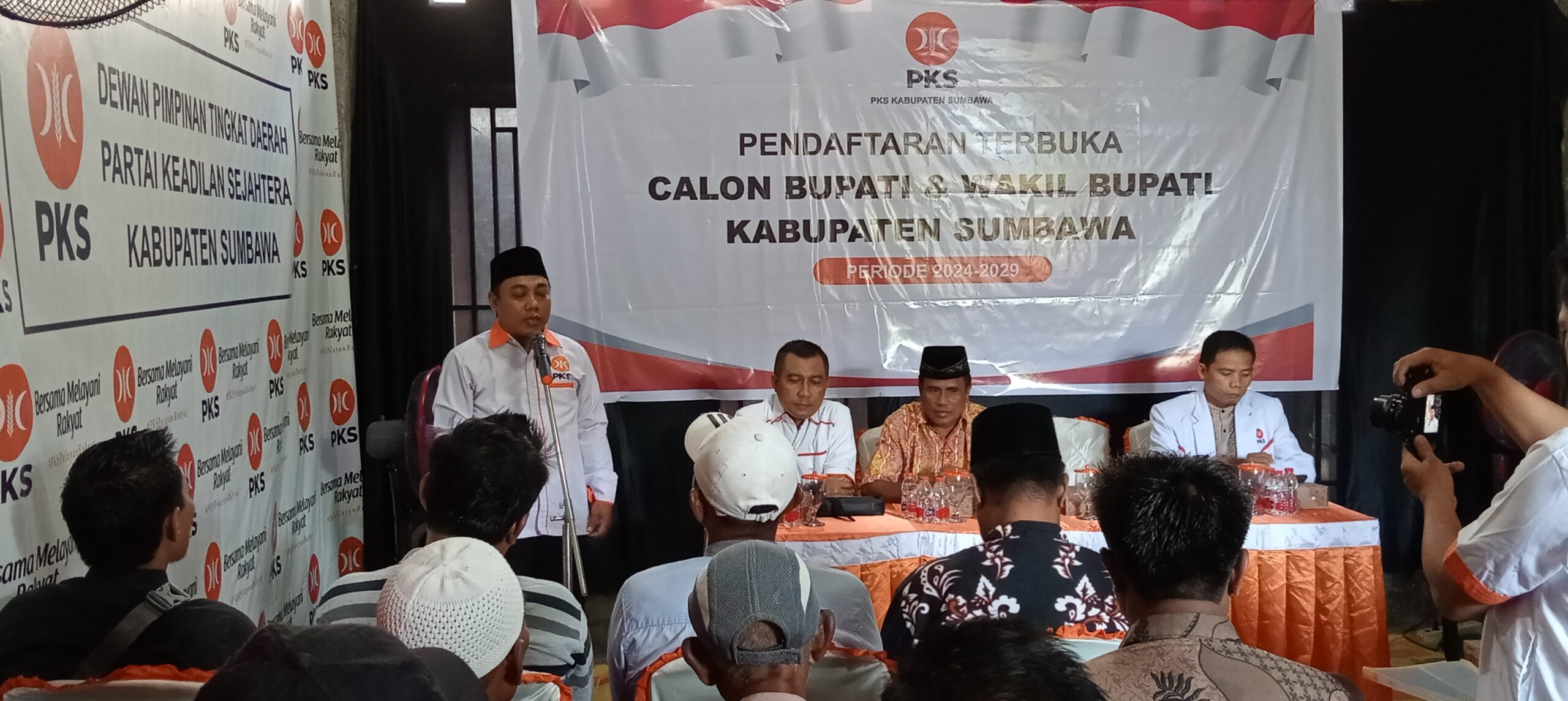 Sekretaris DPD PKS Sumbawa Hamzanwadi, S.Pd.,M.M.Inov saat memberikan sambutan