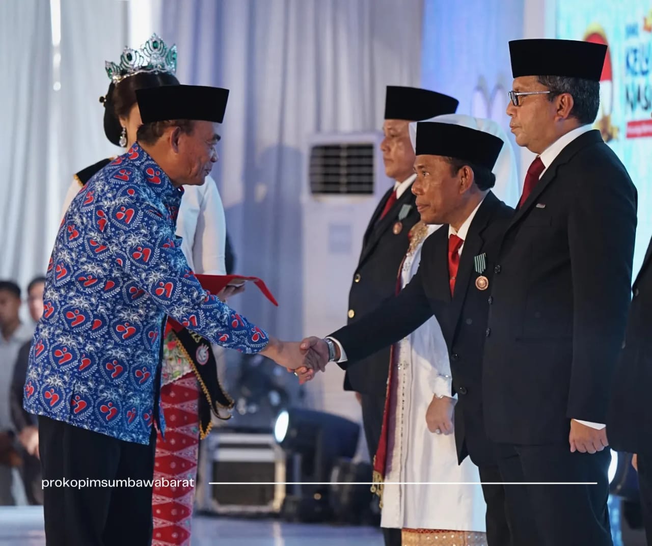 Pemda KSB Dapat Dua Penghargaan dari Presiden Pemda KSB Dapat Dua Penghargaan dari Presiden