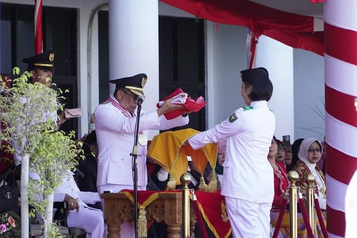 Bupati Sumbawa Pimpin Upacara Detik-Detik Proklamasi Kemerdekaan Bupati Sumbawa Pimpin Upacara Detik-Detik Proklamasi Kemerdekaan
