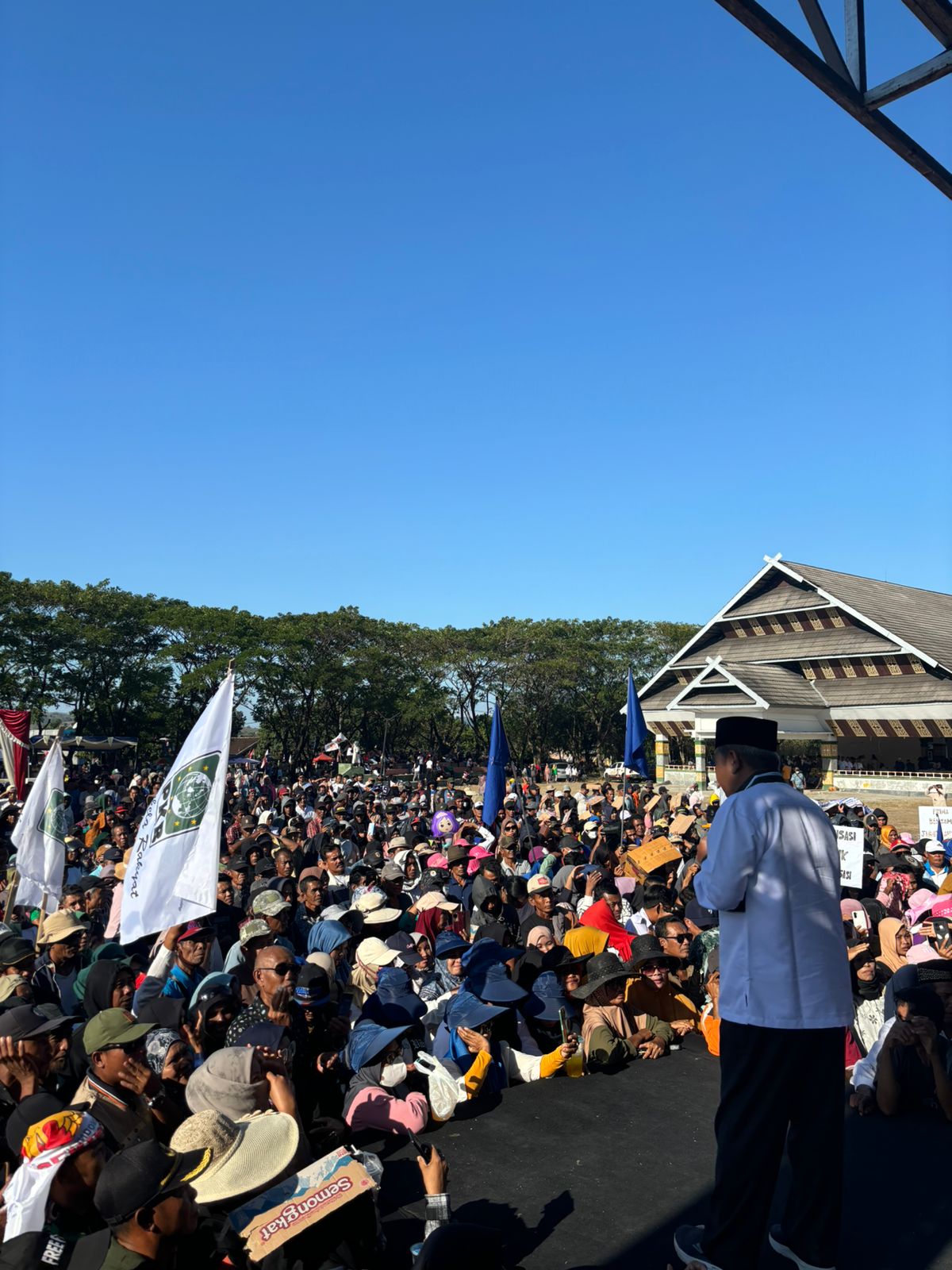 Deklarasi Jarot – Ansori Bantu Pemda Rapihkan Taman Kerato Deklarasi Jarot – Ansori Bantu Pemda Rapihkan Taman Kerato