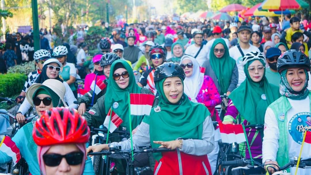 Hj. Rohmi Ajak Ratusan Simpatisan Berolahraga Pagi, Tunjukkan Komitmen pada Kesehatan dan Kebersamaan Hj. Rohmi Ajak Ratusan Simpatisan Berolahraga Pagi, Tunjukkan Komitmen pada Kesehatan dan Kebersamaan