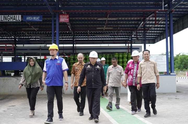 Bupati Sumbawa Tindak Lanjut Kelangkaan LPG 3 Kg dengan Sidak ke Agen dan SPBE Bupati Sumbawa Tindak Lanjut Kelangkaan LPG 3 Kg dengan Sidak ke Agen dan SPBE
