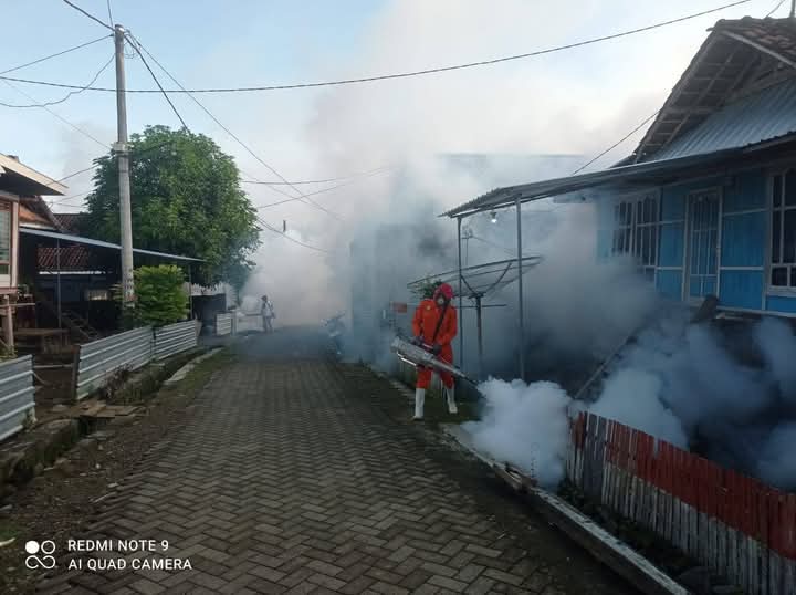 Fogging di Moyo Hulu, Dikes Serukan Pentingnya PSN 3M