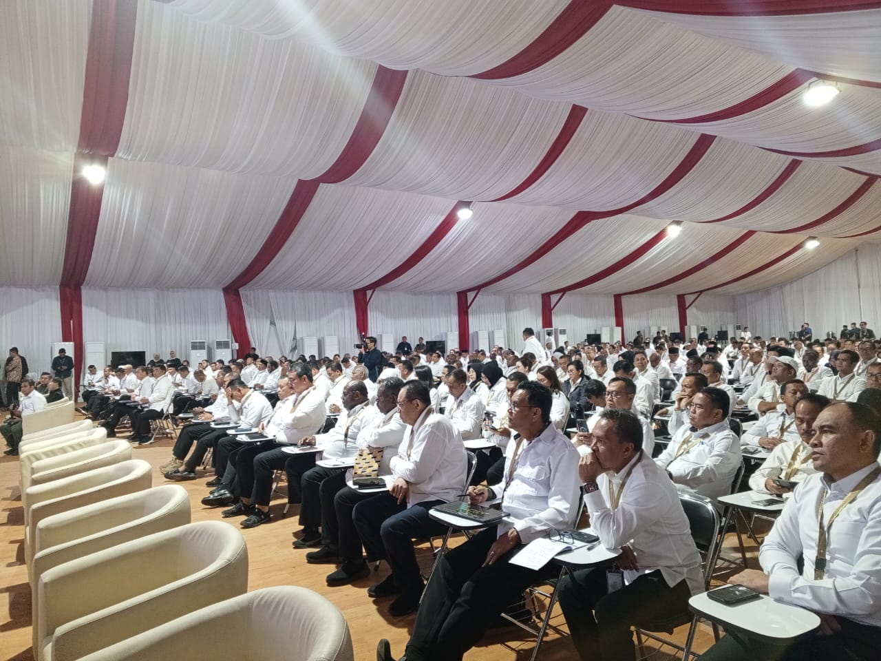 Bupati Sumbawa Mendapat Pembekalan Dari Lemhanas dan Menteri Keuangan Bupati Sumbawa Mendapat Pembekalan Dari Lemhanas dan Menteri Keuangan