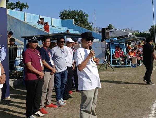 Wabup Ansori Buka Soeratin Cup 2025 : Dari Turnamen Ini, Kita Siapkan Bintang Sepak Bola Masa Depan Wabup Ansori Buka Soeratin Cup 2025 : Dari Turnamen Ini, Kita Siapkan Bintang Sepak Bola Masa Depan