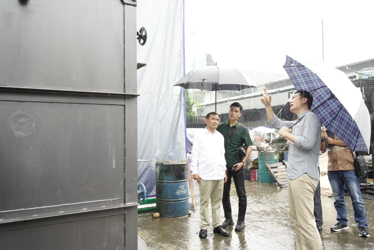 Wakil Bupati Sumbawa Tinjau Produksi Alat Pengolahan Sampah dan Kesehatan di PT. Cahaya Mas Cemerlang