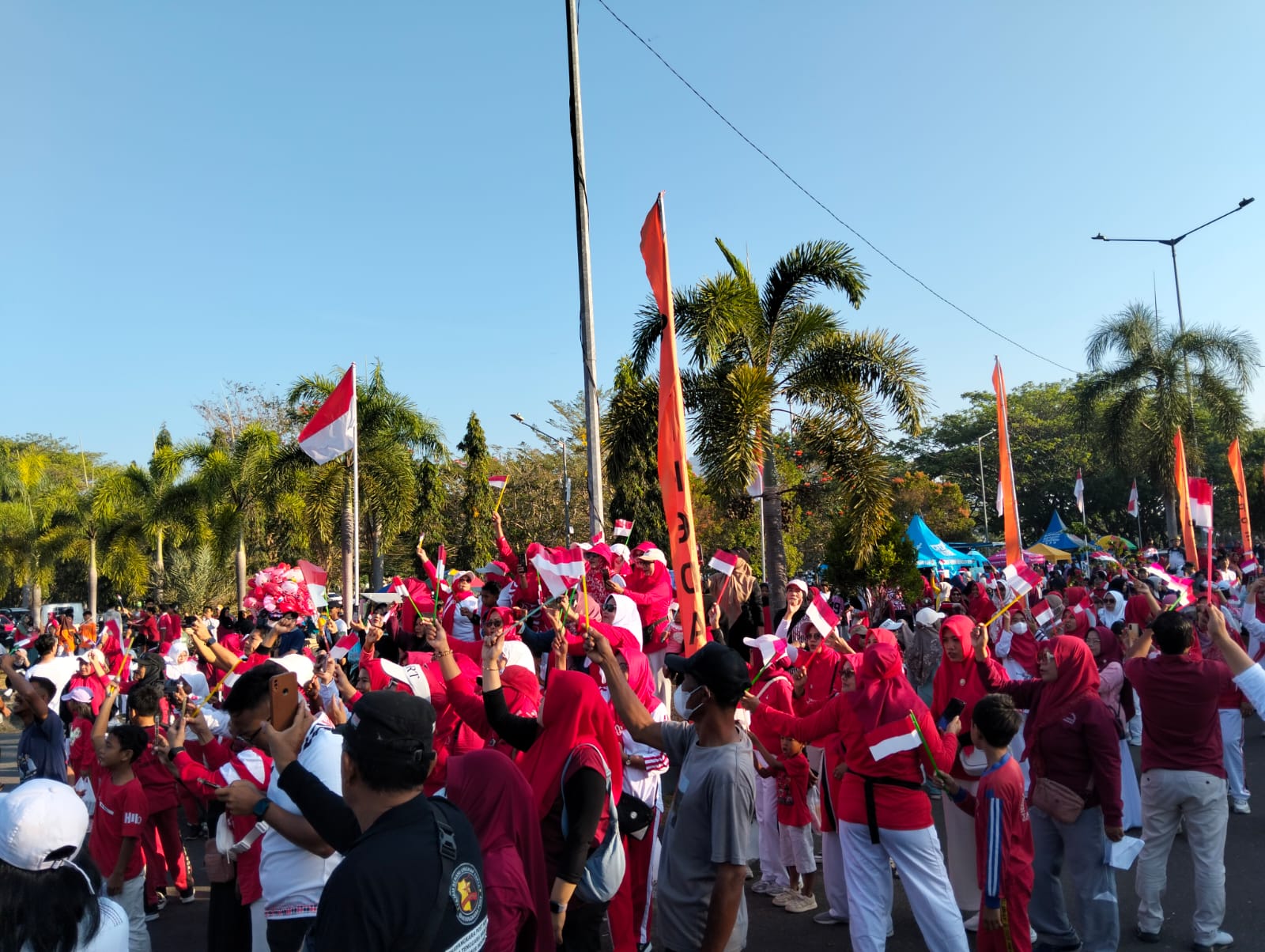 Pemda KSB Gelar Gerakkan 10 Juta Bendera