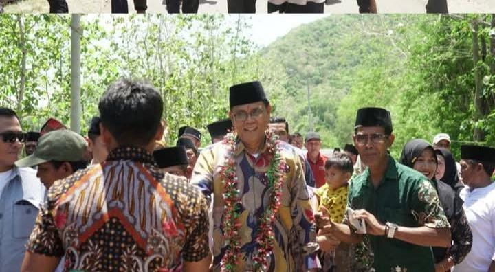 Silaturrahim ke Orong Telu, Bupati Jarot Pastikan Akses Jalan Segera Dibenahi Silaturrahim ke Orong Telu, Bupati Jarot Pastikan Akses Jalan Segera Dibenahi