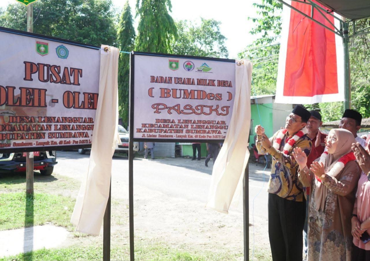 Bupati Resmikan Kantor BUMDes, Perpustakaan, dan Pusat Oleh-oleh Desa Lenangguar Bupati Resmikan Kantor BUMDes, Perpustakaan, dan Pusat Oleh-oleh Desa Lenangguar