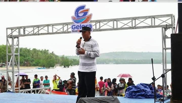 Bupati Jarot Canangkan Balap Sampan Berseri, Dorong Pesisir Sumbawa Jadi Pusat Wisata Air Bupati Jarot Canangkan Balap Sampan Berseri, Dorong Pesisir Sumbawa Jadi Pusat Wisata Air