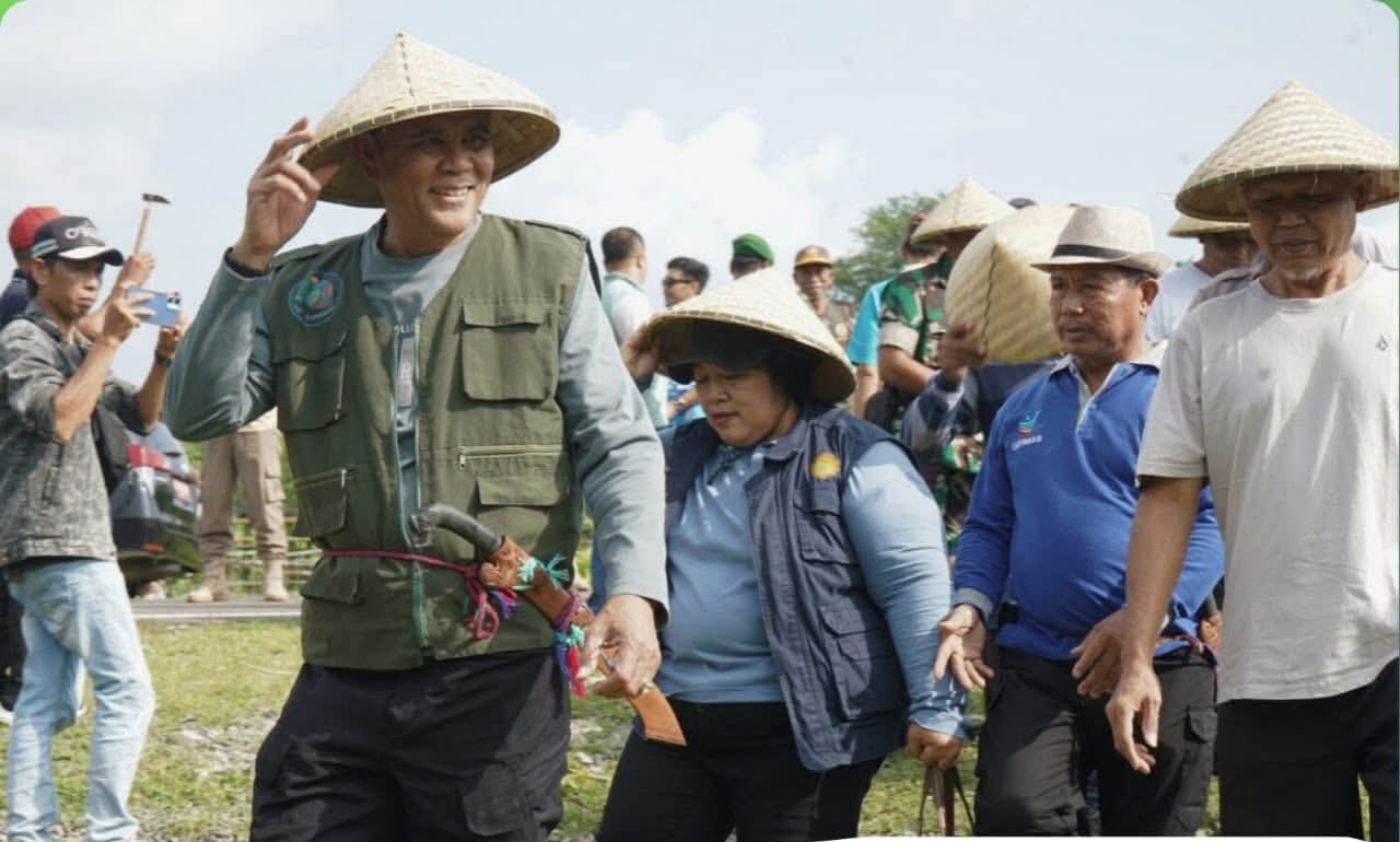 Bupati Komit Hijaukan Sumbawa dengan Pohon  yang Bernilai Ekonomis