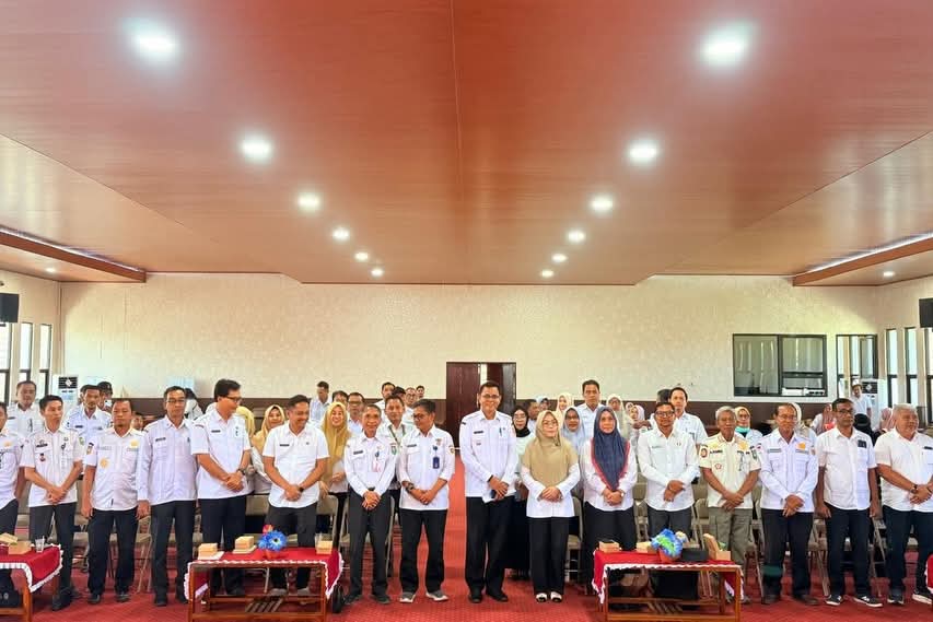 Wujudkan Pelayanan Publik Tanpa Batas, Bupati Jarot Mulai Aktivasi IKD bagi ASN