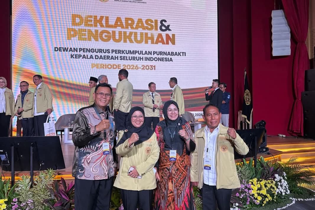 Momentum Belajar dari Senior, Bupati Sumbawa Hadiri Pengukuhan PERPUKADESI 2026-2031