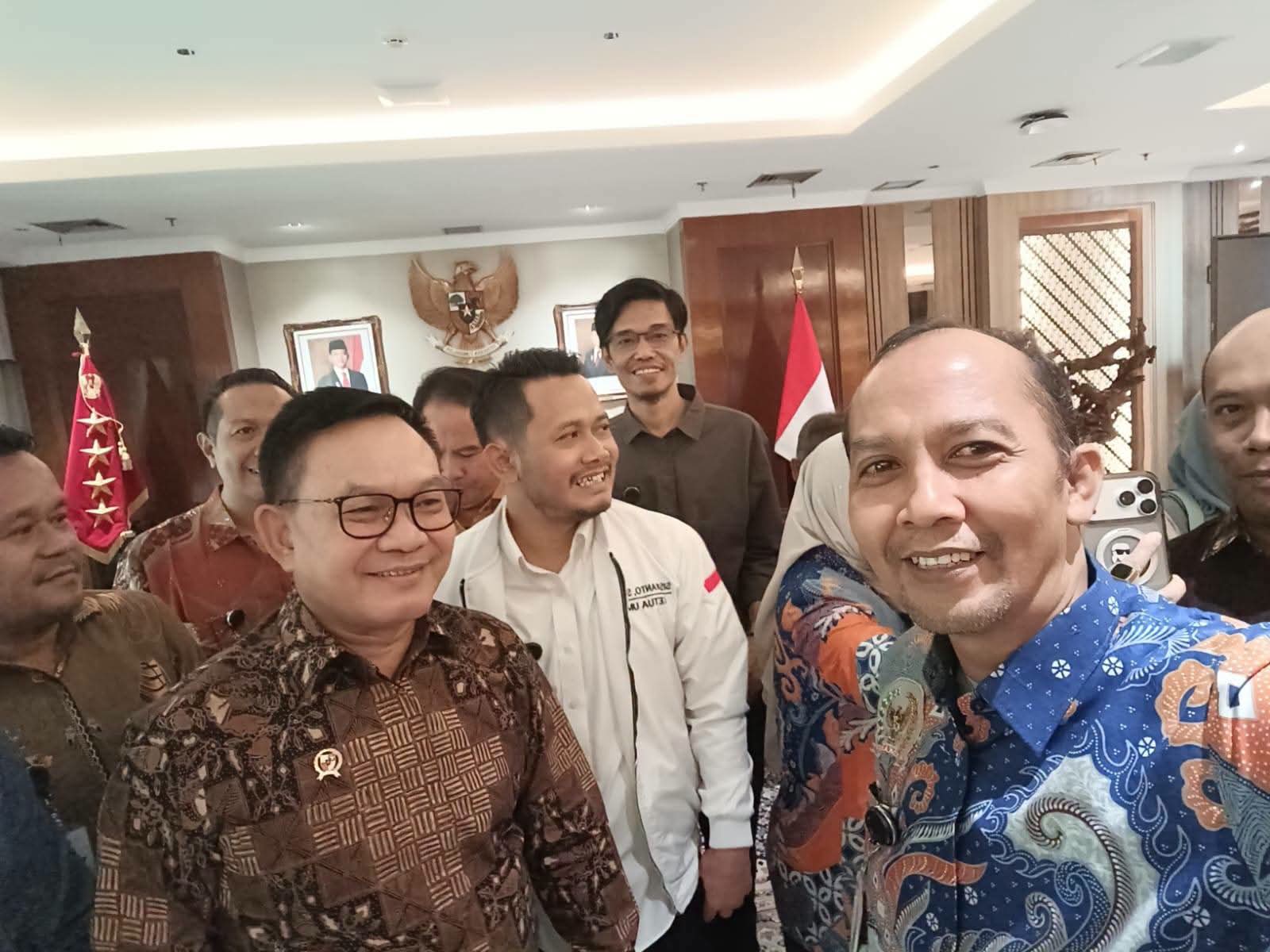 ADKASI Temui KSP, Berlian Rayes Sampaikan Aspirasi Daerah hingga Soroti Ruang Fiskal ADKASI Temui KSP, Berlian Rayes Sampaikan Aspirasi Daerah hingga Soroti Ruang Fiskal