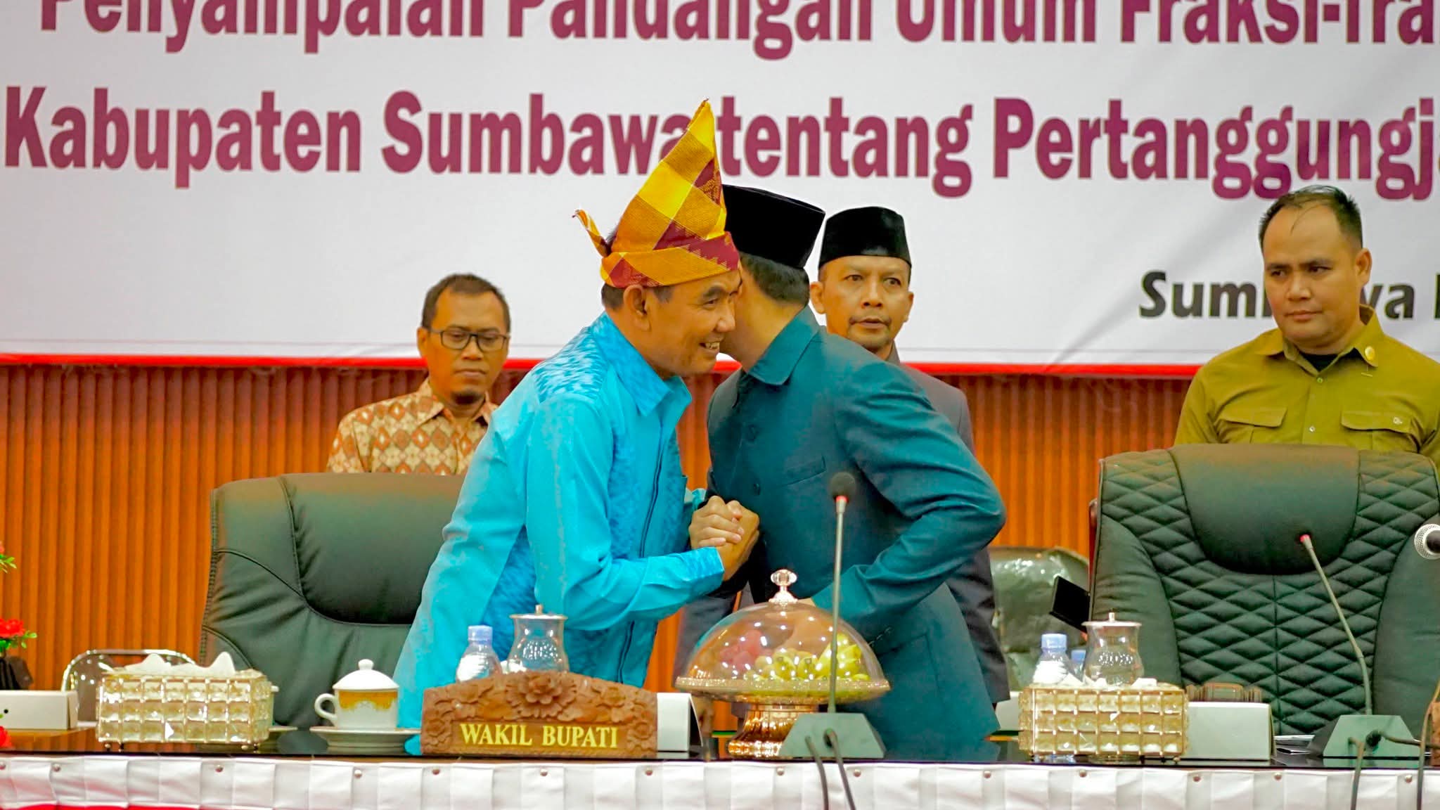 Pemkab Sumbawa Komit Jadikan Rapor Kritis Fraksi DPRD sebagai Bahan Evaluasi Pemkab Sumbawa Komit Jadikan Rapor Kritis Fraksi DPRD sebagai Bahan Evaluasi