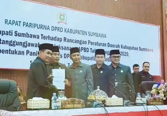 Wabup Ansori Sampaikan Pertanggungjawaban APBD 2025: Pendapatan Daerah Tembus Rp2,374 Triliun Wabup Ansori Sampaikan Pertanggungjawaban APBD 2025: Pendapatan Daerah Tembus Rp2,374 Triliun