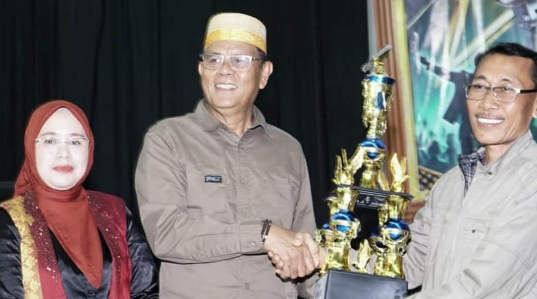 Bupati H. Jarot Ajak Ribuan Guru Sumbawa Kolaborasi Bangun Jiwa Kompetitif Bupati H. Jarot Ajak Ribuan Guru Sumbawa Kolaborasi Bangun Jiwa Kompetitif