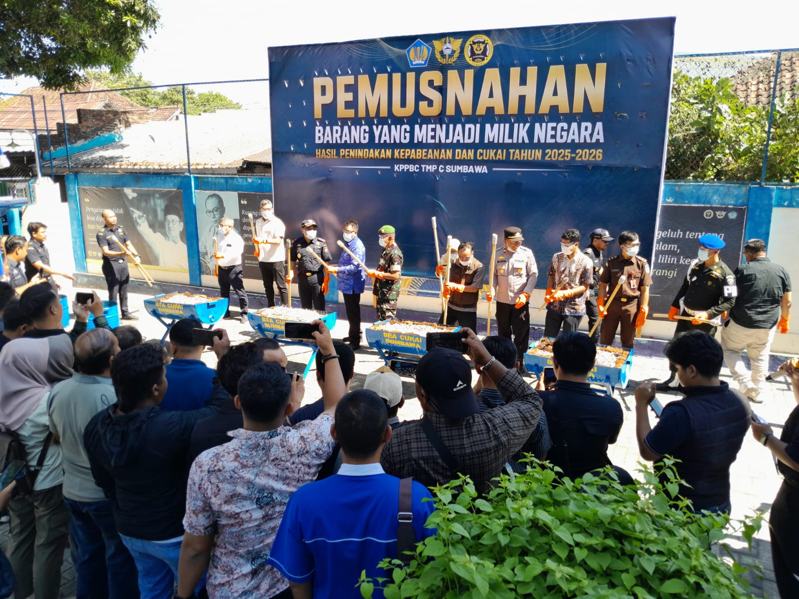 Bea Cukai Sumbawa Musnahkan BKC Ilegal Senilai Rp827 Juta