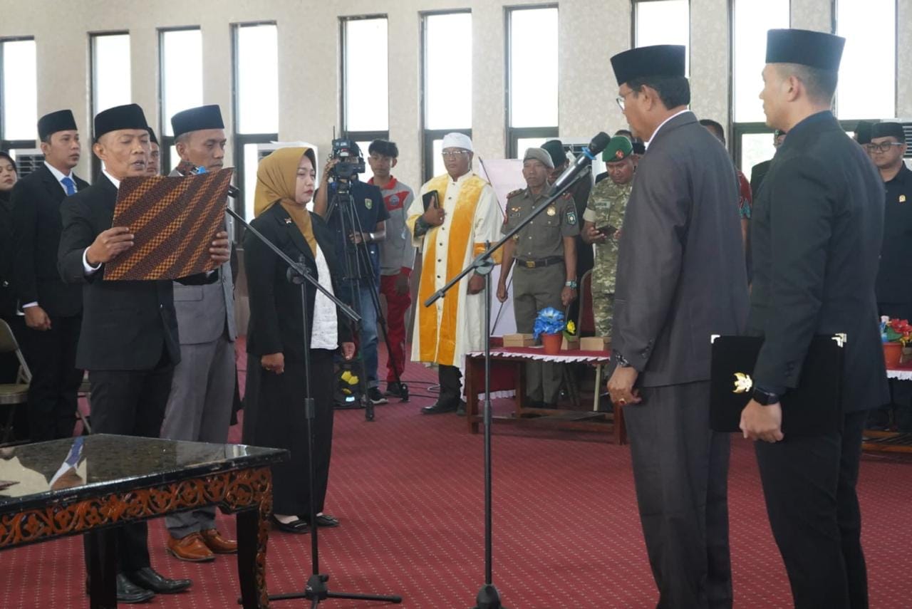 Minta Fokus Preventif dan Stunting, Bupati H. Jarot Lantik 17 Kepala UPT Puskesmas