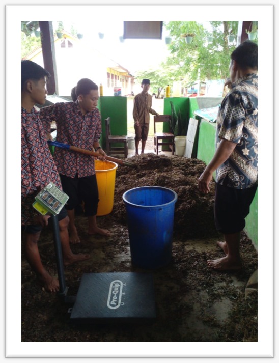 Jejak Sukses AMMAN Menjaga Lingkungan, Sampah Pun Lahirkan Prestasi Jejak Sukses AMMAN Menjaga Lingkungan, Sampah Pun Lahirkan Prestasi