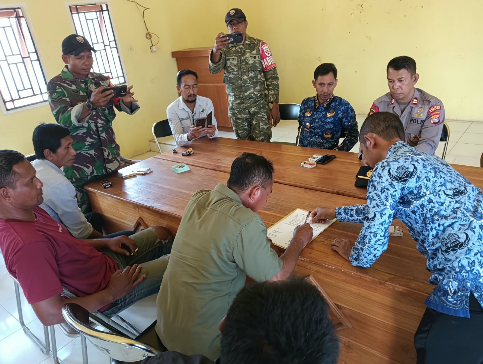 Tindak Tegas Perambahan Hutan, Polsek Empang Tarano Panggil dan Bina Petani Pembuka Lahan Ilegal